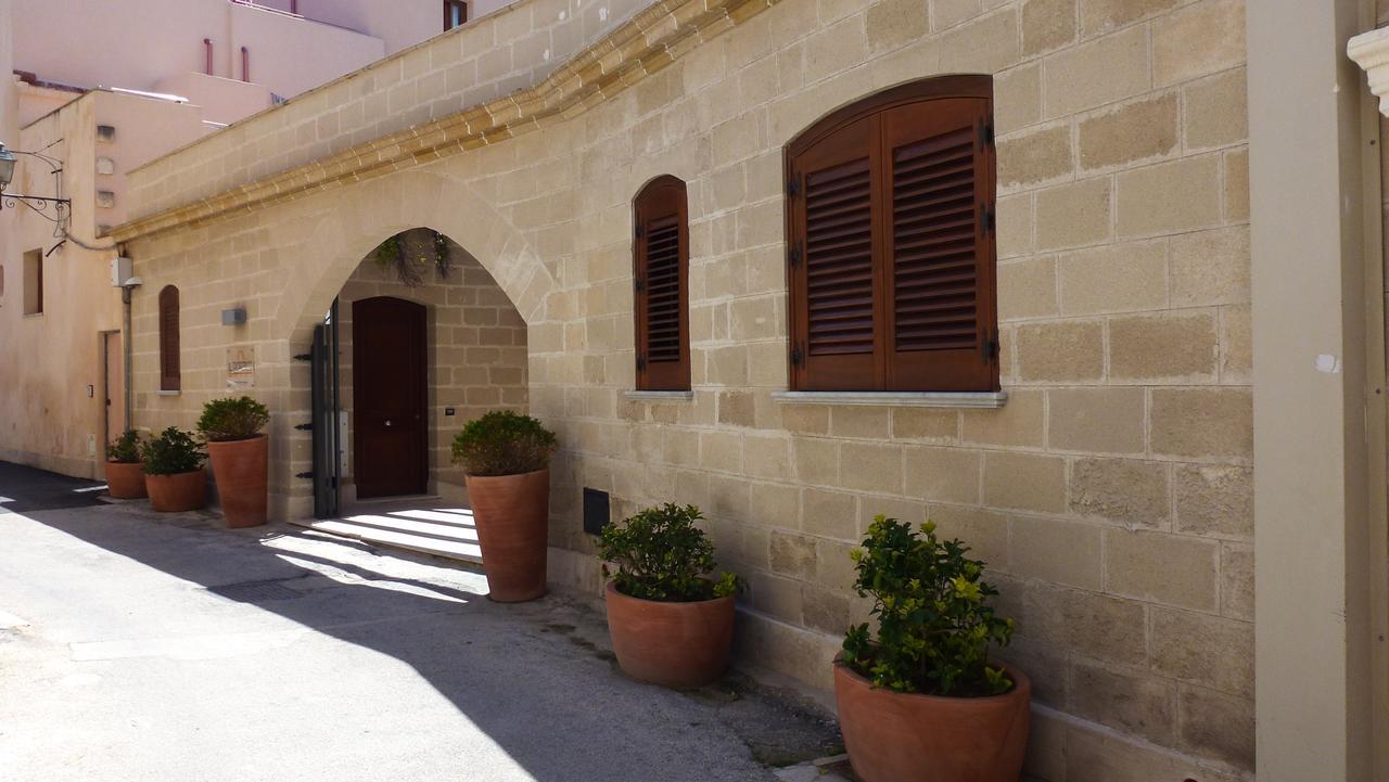 Hotel Il Portico Favignana Buitenkant foto