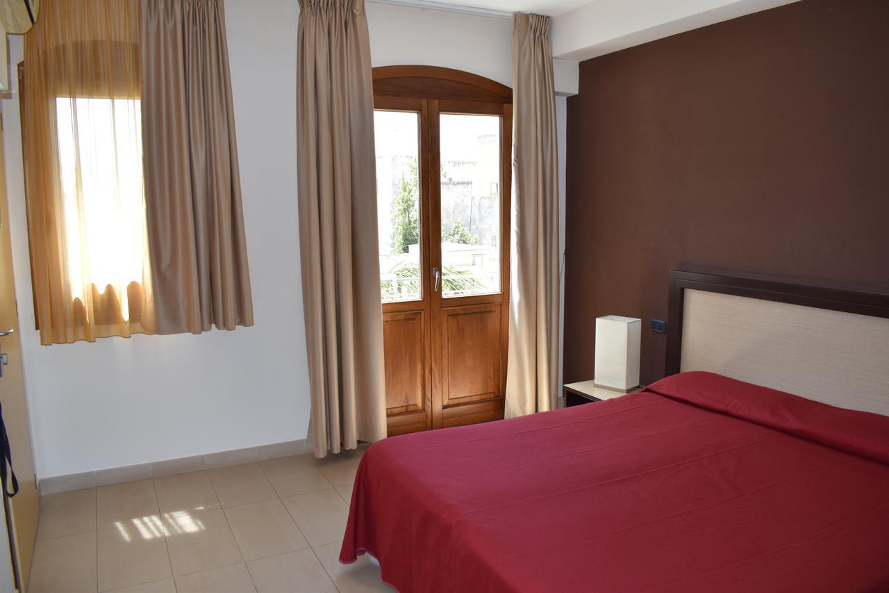 Hotel Il Portico Favignana Buitenkant foto